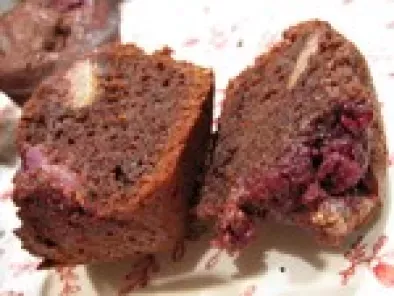 Muffins au chocolat, aux framboises et aux poires. - photo 2