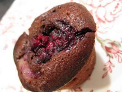 Muffins au chocolat, aux framboises et aux poires. - photo 3