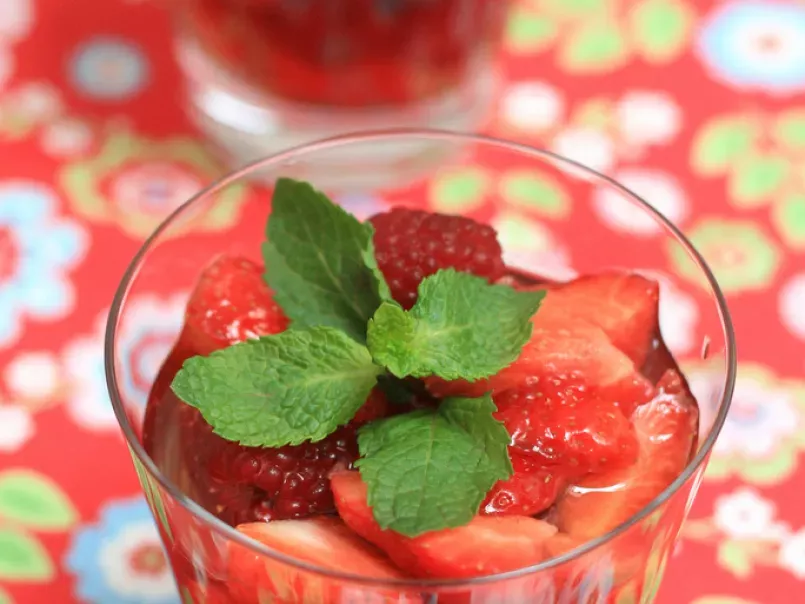 Nage de fraises & framboises au thé à la menthe - photo 3