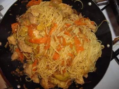Nouilles chinoise au poulet et légumes