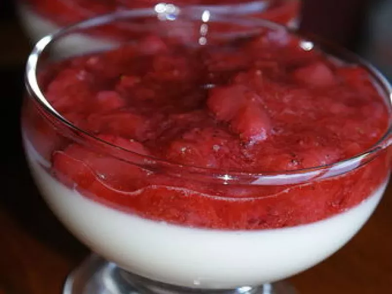 Panna cotta au yogourt et sa compote de fraise et rhubarbe - photo 2