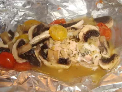 Papillotes de saumon aux tomates cerise et aux champignons, sauce au fromage blanc - photo 3