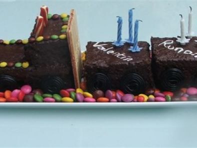 Petit train d'anniversaire (gâteau au chocolat)