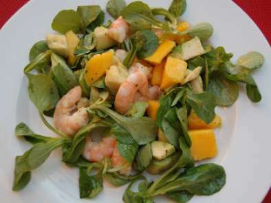 Petite salade d'été toute simple - mangue et crevettes -