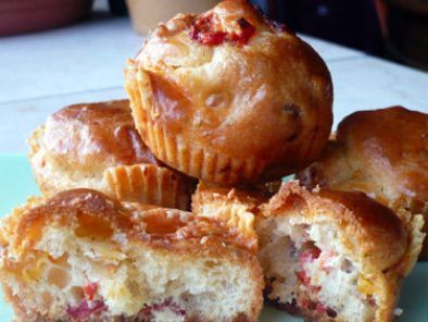 Petits cakes au jambon et tome des Pyrénées et poivrons grillés