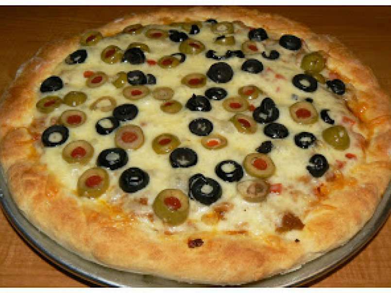 Pizza aux saucisses italiennes et aux 2 olives - photo 2