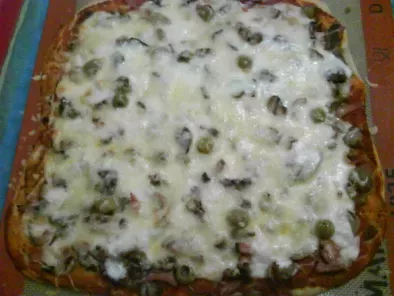 Pizza jambon, champignon, mozzarella et emmental