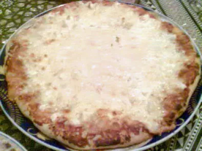 Pizza tomate chèvre mozza & emmental