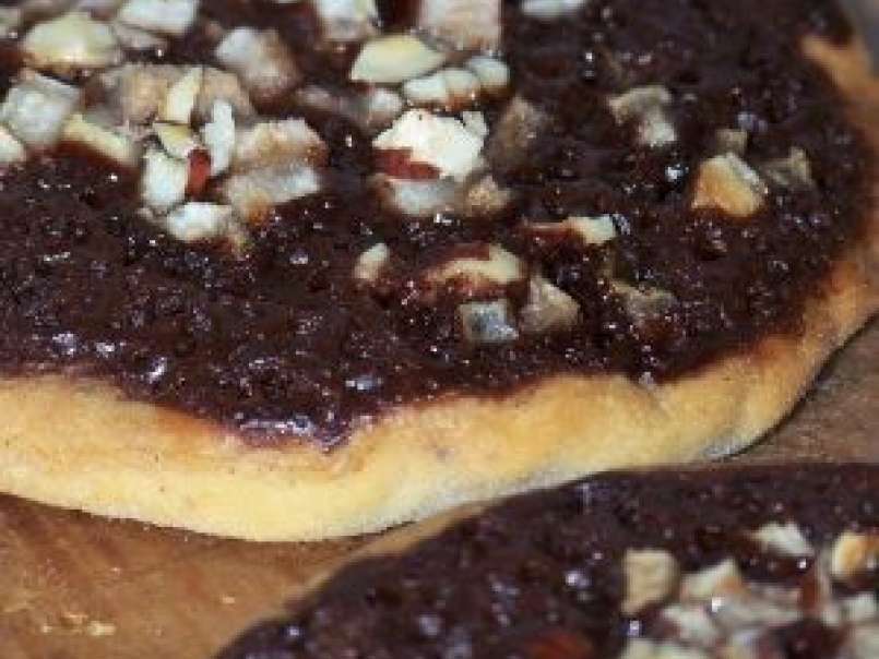 Pizzas sucrées pour Inoule: chocolat, poire et noisettes