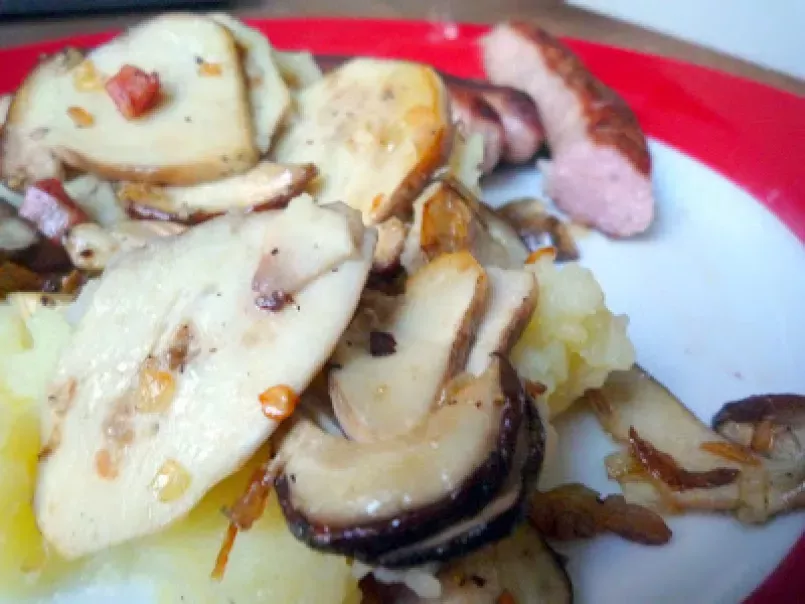 Pommes de terre écrasées aux cèpes et... saucisses grillées! - photo 2