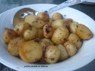 Pommes de terre grelots, au beurre d'ail et fines herbes