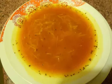 Potage à la tomate et aux vermicelles