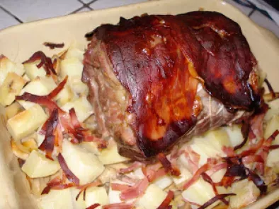 Rôti de porc au jambon cru et sa garniture