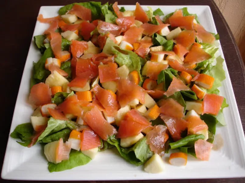 Salade composée au saumon fumé.