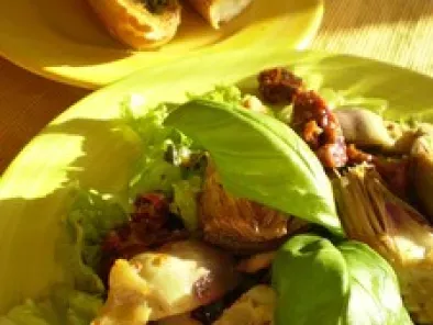 Salade d'artichauts marinés et tartines de pesto