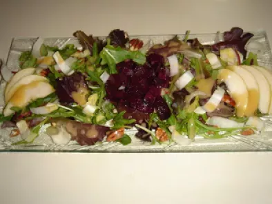 Salade de betteraves rôties, de poires et de noix de grenoble