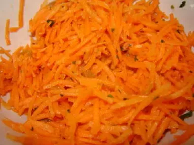 Salade de carottes rapées, raisins secs et coriandre