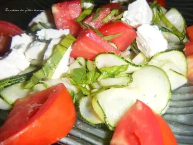 Salade de courgettes, basilic, citron, feta et tomates . - photo 2