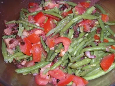 Salade de haricots verts, lardons et tomates