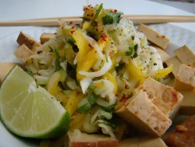 Salade de kohlrabi et de mangue à la thaï