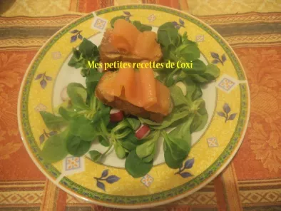 Salade de mâche et son toast de saumon fumé