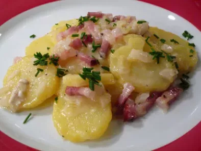 Salade de pommes de terre chaude au Mont d'Or - Warmer Kartoffel-Specksalat mit Mont d'Or