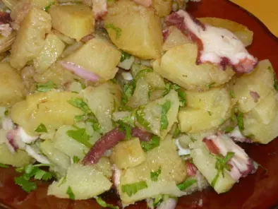 Salade de pommes de terre, poulpe et coriandre