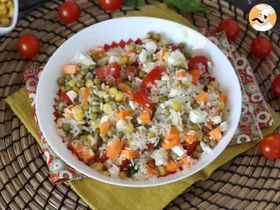 Salade de riz végétarienne: feta, maïs, carottes, petits pois, tomates cerises et menthe - photo 6