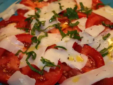 Salade de tomates à la tomme de brebis