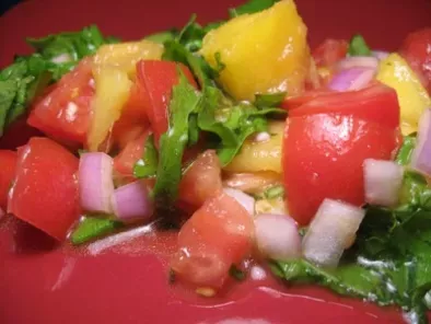 Salade de tomates et mangues à la roquette