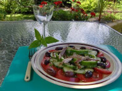 Salade provençale aux tomates, poivrons et anchois