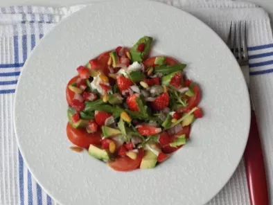 Salade roquette, tomate, avocat, fraise - photo 2