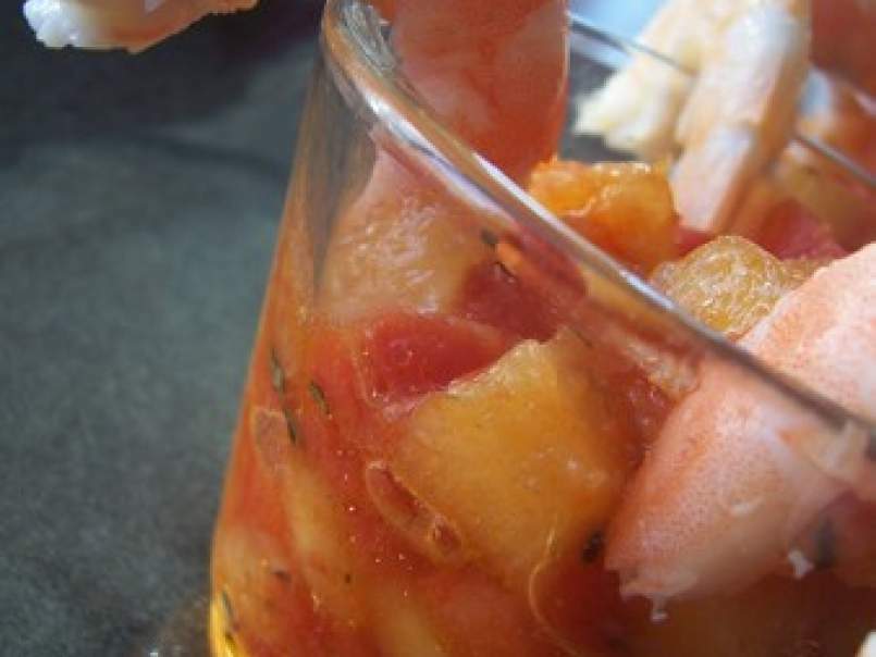 **Salade Tardive De Melon A La Tomate Et Au Basilic En Verrine Et Crevettes** - photo 2
