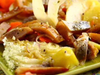 Salade tiède de pommes de terre aux harengs fumés et à la carotte sauvage