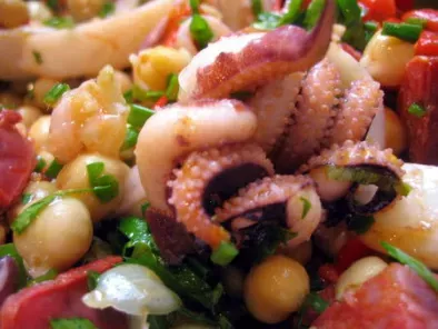 Salade tiède ou froide de calamar, pois chiches et chorizo - photo 2