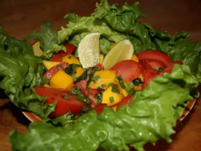 Salade tomates mangue et fines herbes... version détox