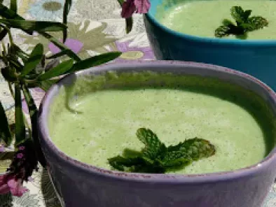 Salade verte à boire ou soupe froide toute verte