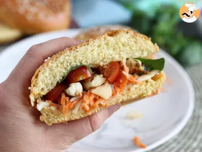 Sandwich poulet mariné, coleslaw, tomates, basilic - photo 3
