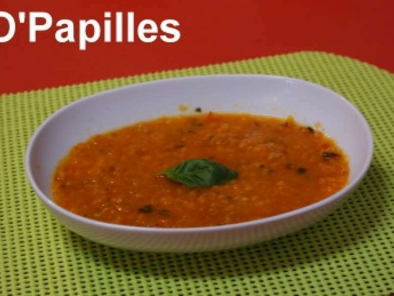 Soupe aux carottes, tomates et basilic