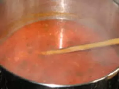 Soupe aux tomates, basilic et thym