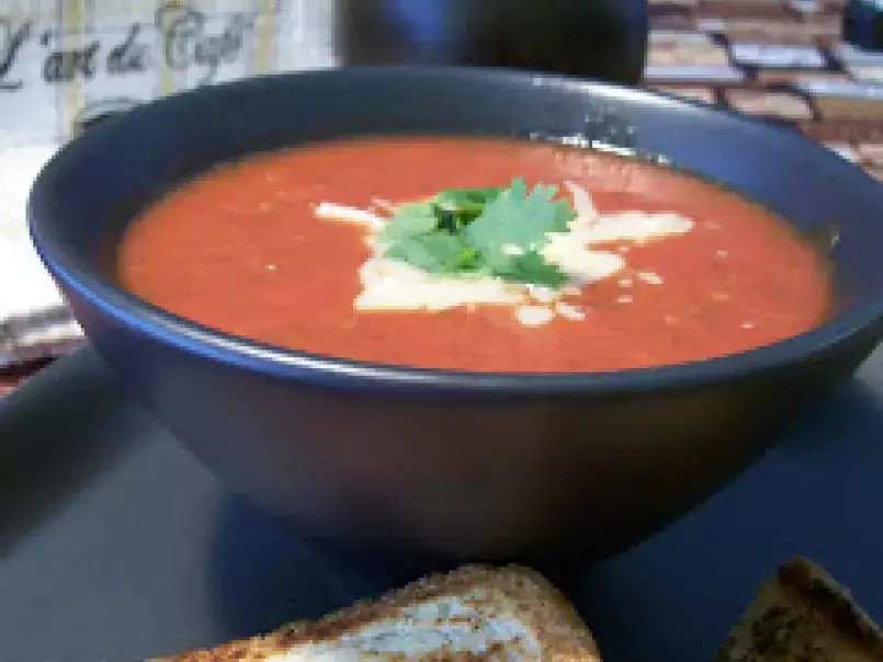 Soupe aux tomates, poivron et à la coriandre de Moi & La Cuisine - photo 2