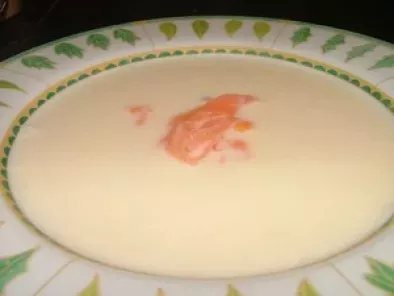 Soupe d'asperges blanches et saumon fumé