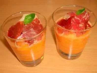 Soupe de melon au basilic et jambon sec