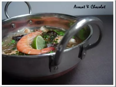 Soupe express aux crevettes, petits pois, champignons noirs & vermicelles de riz chinois