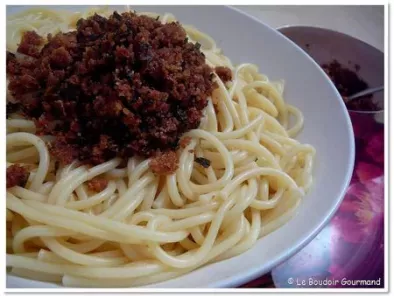 Spaghetti à la chapelure frite