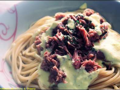 Spaghetti au thon et sa sauce à l'ail et fines herbes !