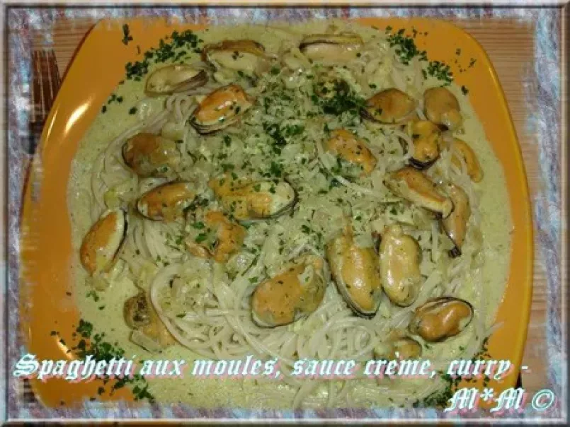 Spaghetti aux moules, sauce à la crème et curry