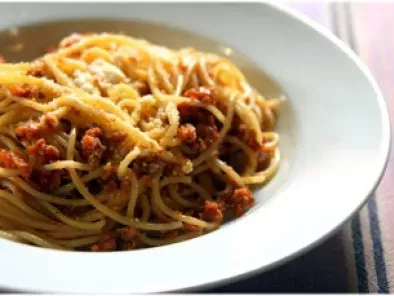 Spaghetti aux saucisses toscanes piquantes