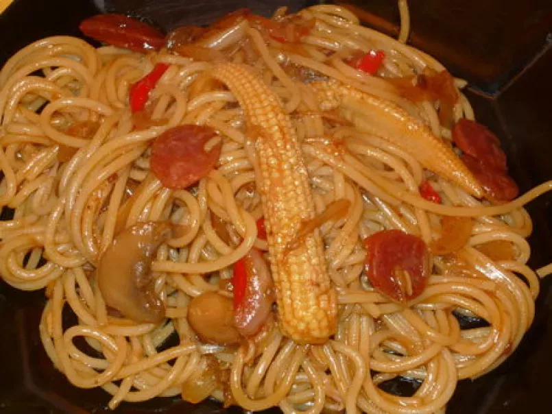 Spaghettis aux champignons de Paris très asiatiques