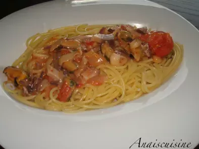 Spaghettis aux fruits de mer, piment d'espelette